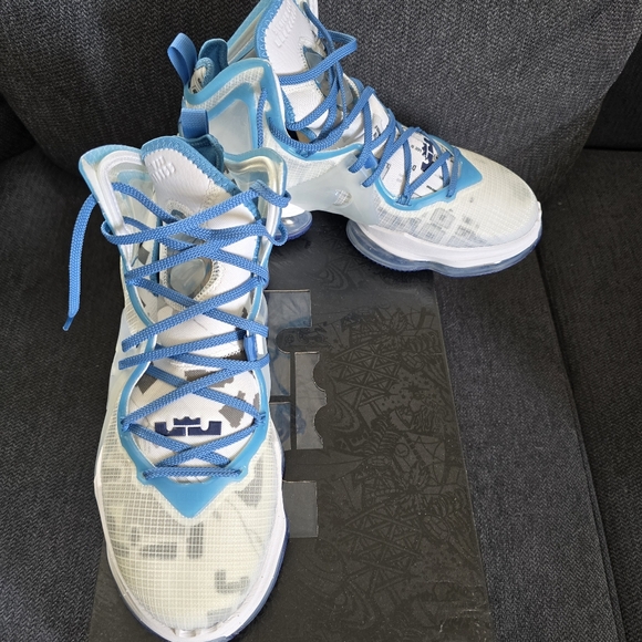 NIKE LEBRON 19 | Space Jam - Picture 2 of 6